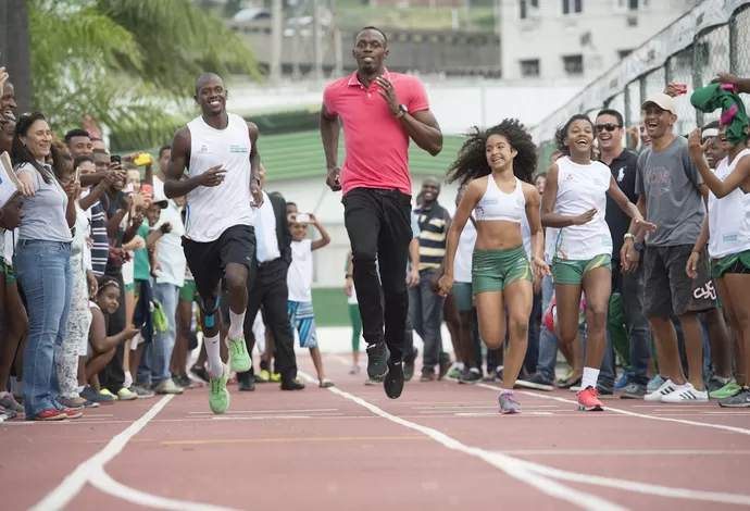 Usain Bolt na pista do Programa Social da Mangueira